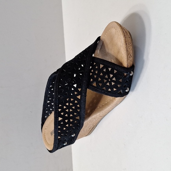 Minnetonka Black Tan Bohemian Lainey Boho Cut Out Suede Wedge Sandals Size 8 - Picture 4 of 12